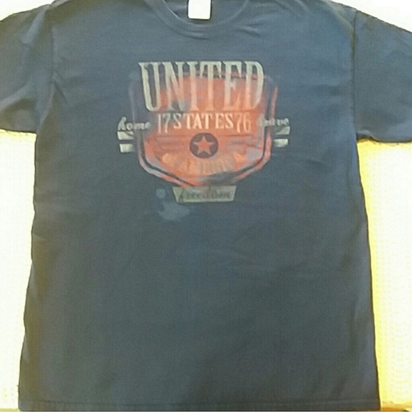 Graphic T-shirt Short Sleeve Size Large - Picture 3 of 4